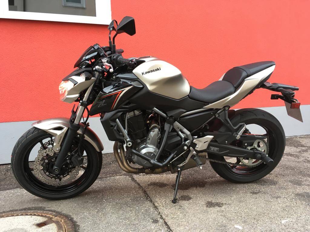 schwarz-silbernes Motorrad